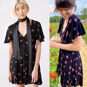 Kimchi Blue Size XS Black Floral Mini Dress Short Flutter Sleeve